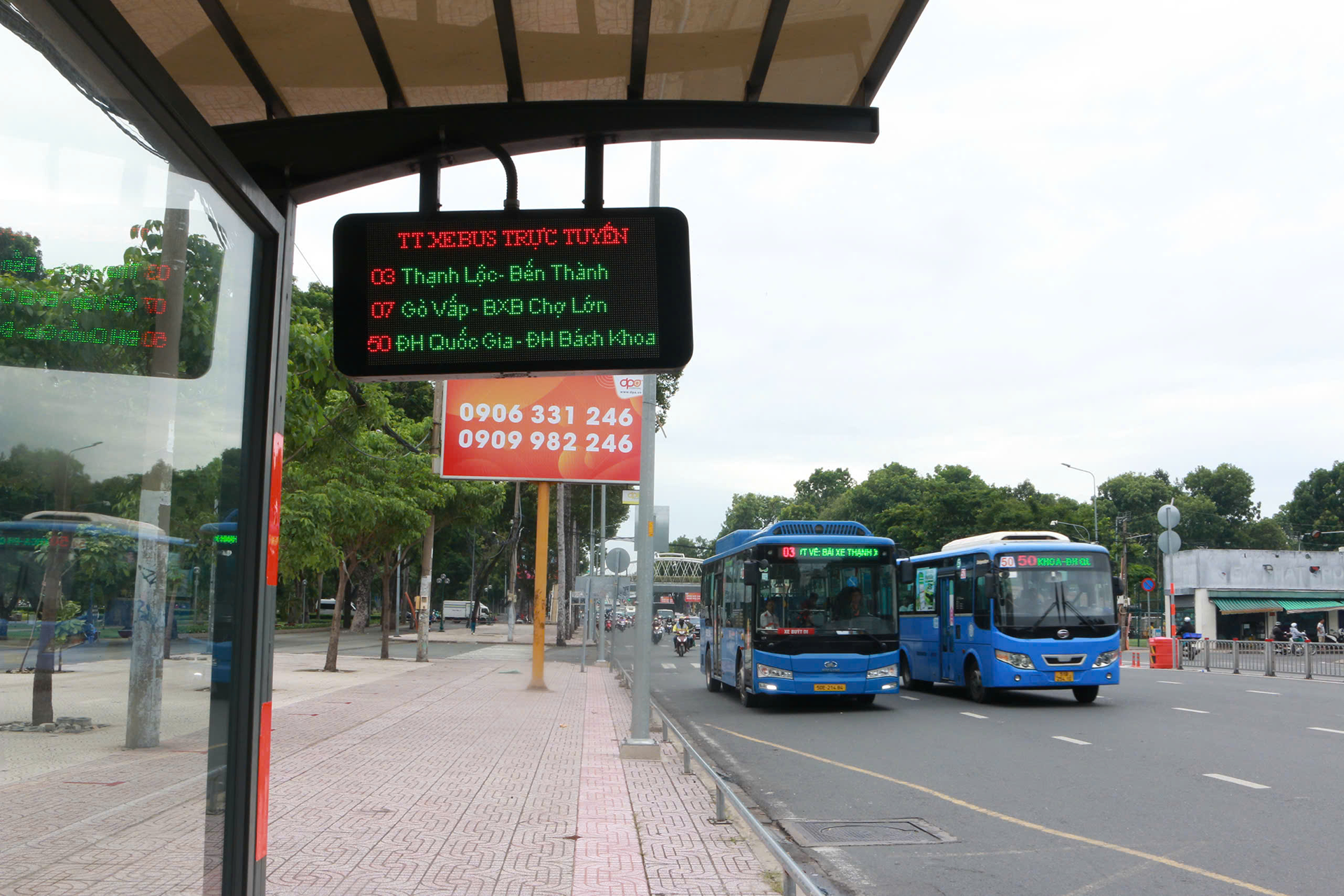 Người dân TP Hồ Chí Minh hào hứng với xe buýt xanh miễn phí